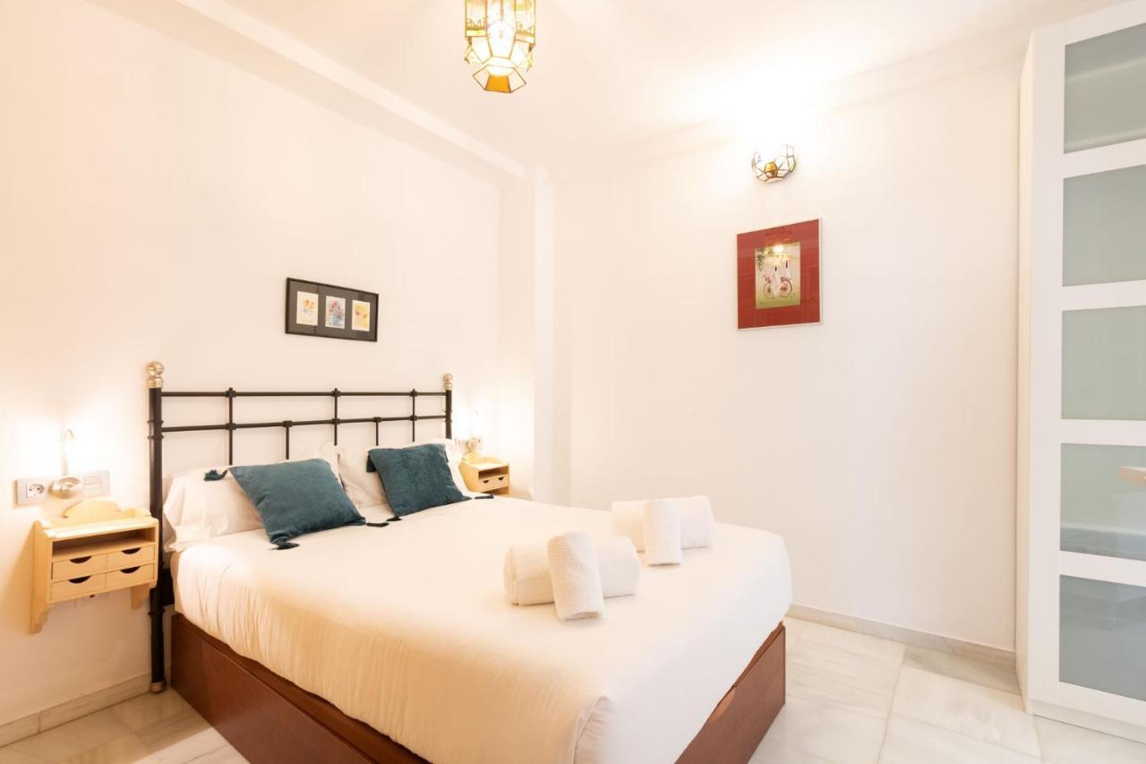 Goles Courtyard With Parking By Valcambre Apartment Seville Exterior photo