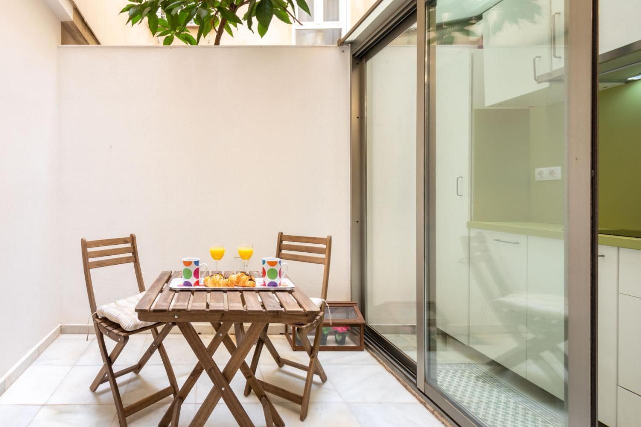 Goles Courtyard With Parking By Valcambre Apartment Seville Exterior photo