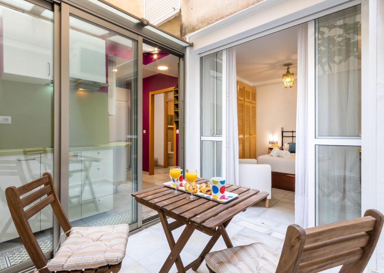 Goles Courtyard With Parking By Valcambre Apartment Seville Exterior photo
