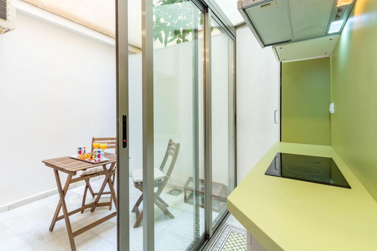 Goles Courtyard With Parking By Valcambre Apartment Seville Exterior photo
